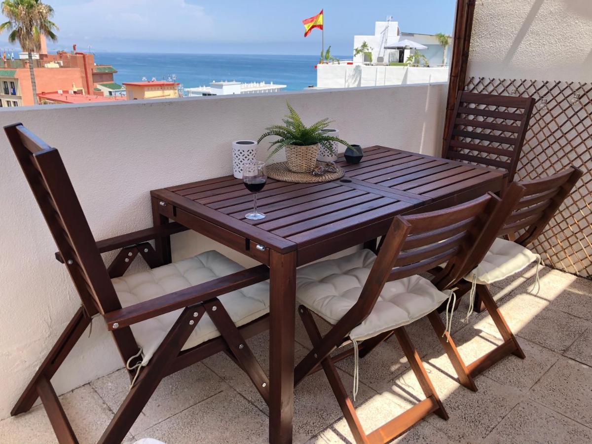 El Cortijuelo. Magnificent Triplex Terraced House With Rooftop Of 18m2, Overlooking The Sea. Parking Feriehus *