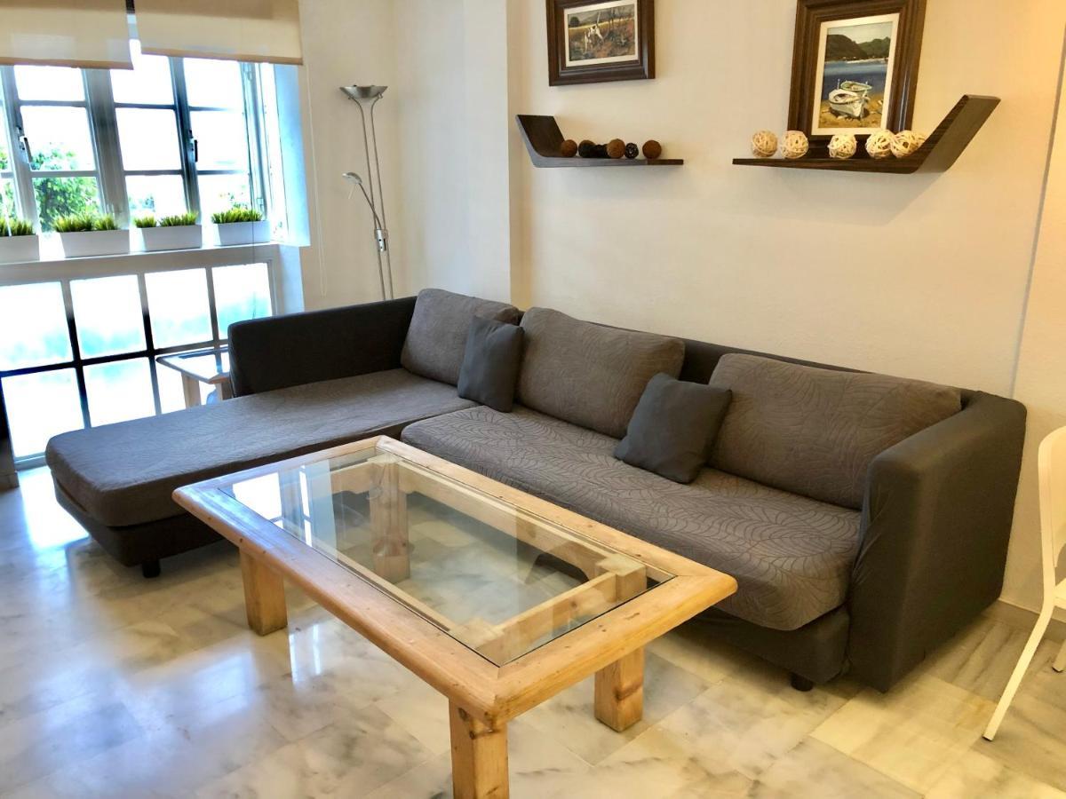 El Cortijuelo. Magnificent Triplex Terraced House With Rooftop Of 18m2, Overlooking The Sea. Parking Feriehus