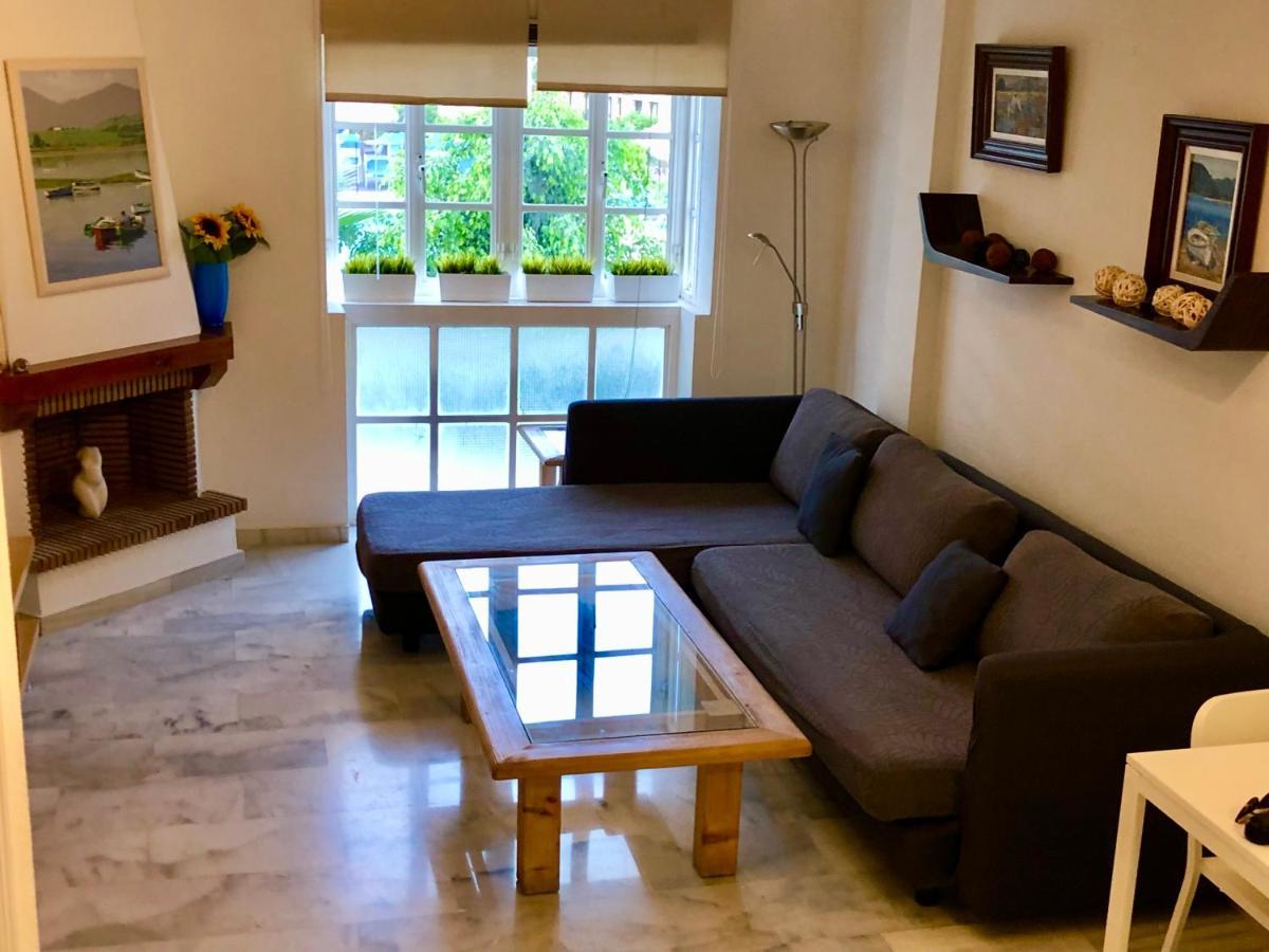 El Cortijuelo. Magnificent Triplex Terraced House With Rooftop Of 18m2, Overlooking The Sea. Parking Feriehus