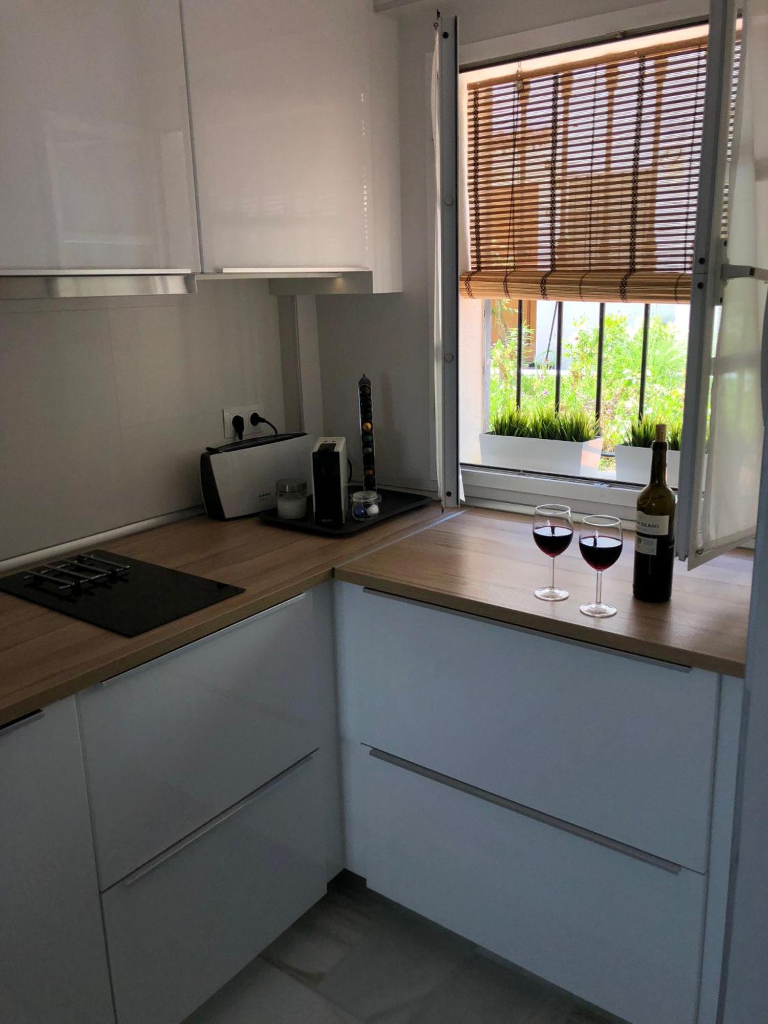 Feriehus El Cortijuelo. Magnificent Triplex Terraced House With Rooftop Of 18m2, Overlooking The Sea. Parking Torremolinos