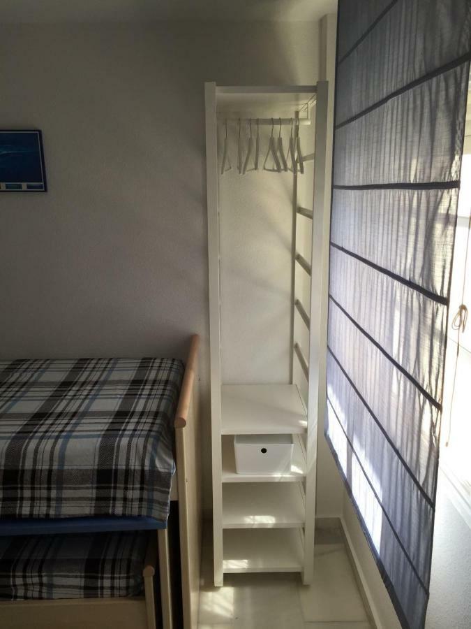 El Cortijuelo. Magnificent Triplex Terraced House With Rooftop Of 18m2, Overlooking The Sea. Parking Feriehus *